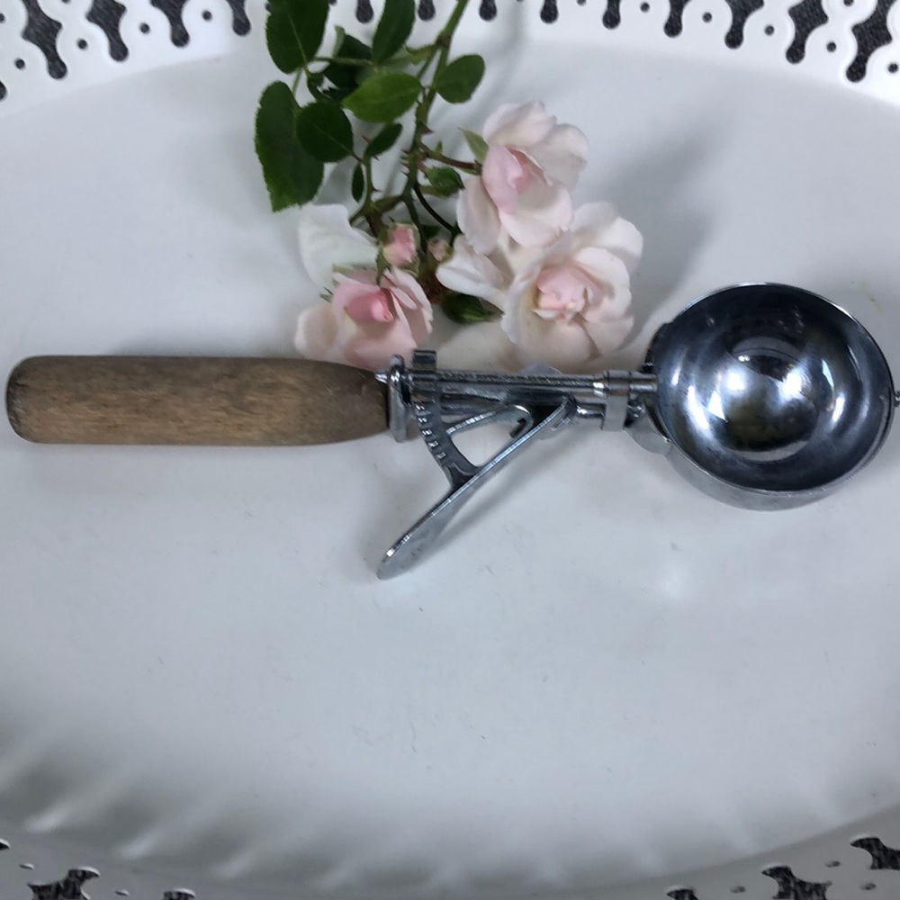Vintage wood handle ice cream scooper